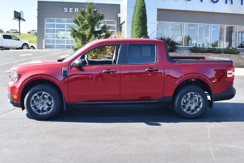 2025 Ford Maverick XLT photo 1