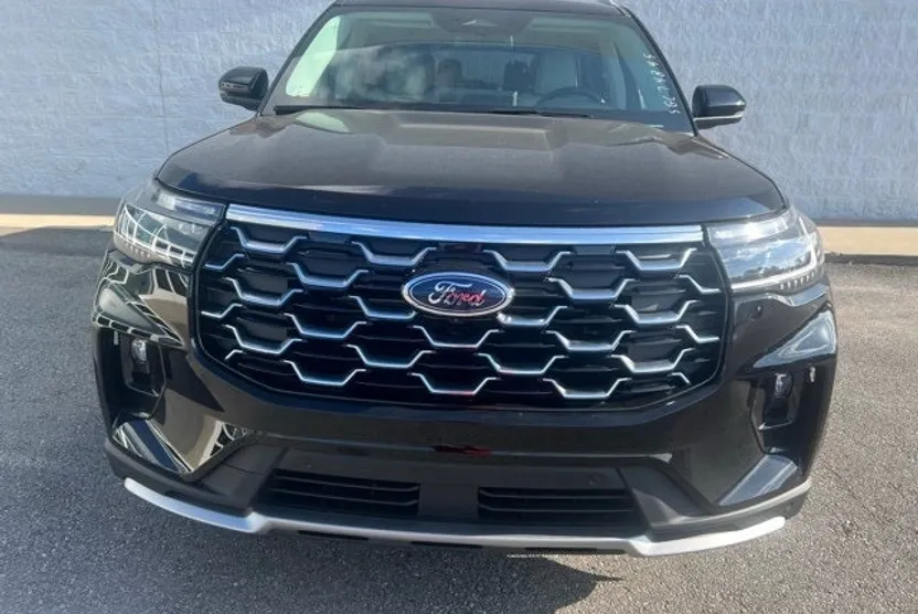2025 Ford Explorer Platinum photo 1
