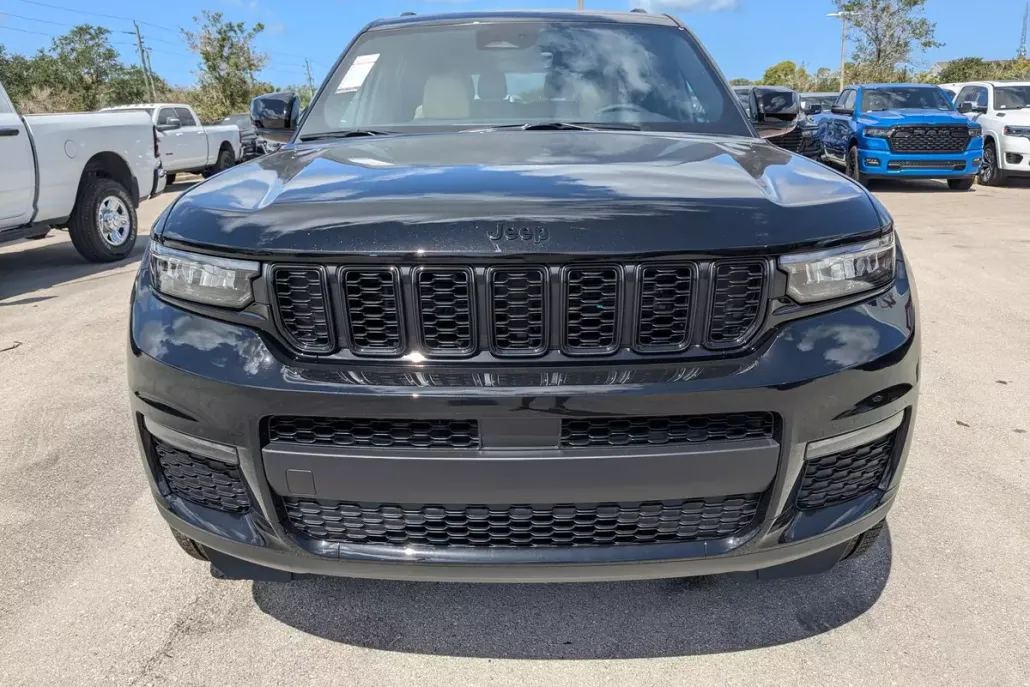 2025 Jeep Grand Cherokee Limited photo 1