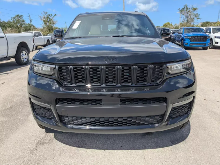 2025 Jeep Grand Cherokee Limited photo 1