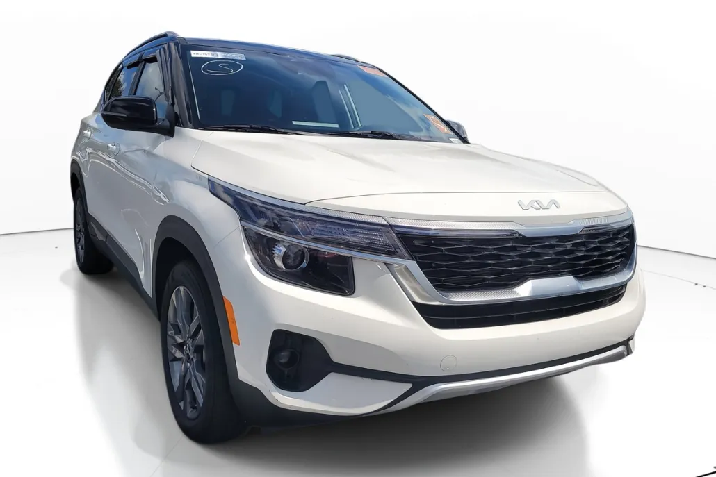 2023 Kia Seltos S photo 1