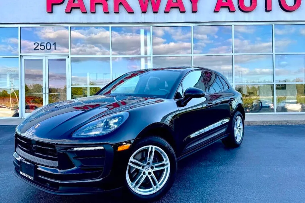 2024 Porsche Macan T photo 1