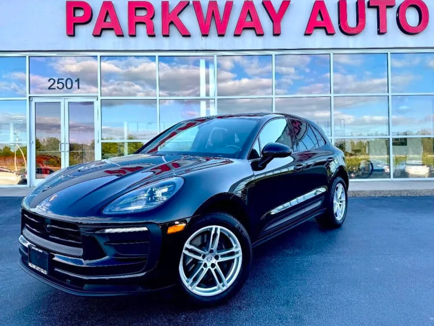 2024 Porsche Macan T photo 1