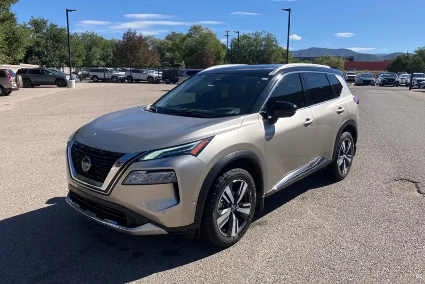 2022 Nissan Rogue Platinum photo 1