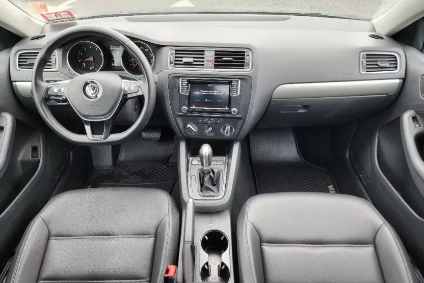 2018 Volkswagen Jetta SE photo 1