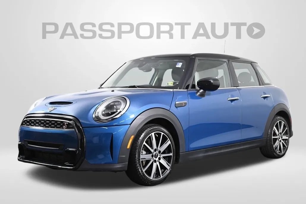 2022 Mini Cooper 4 Door Hardtop Signature photo 1