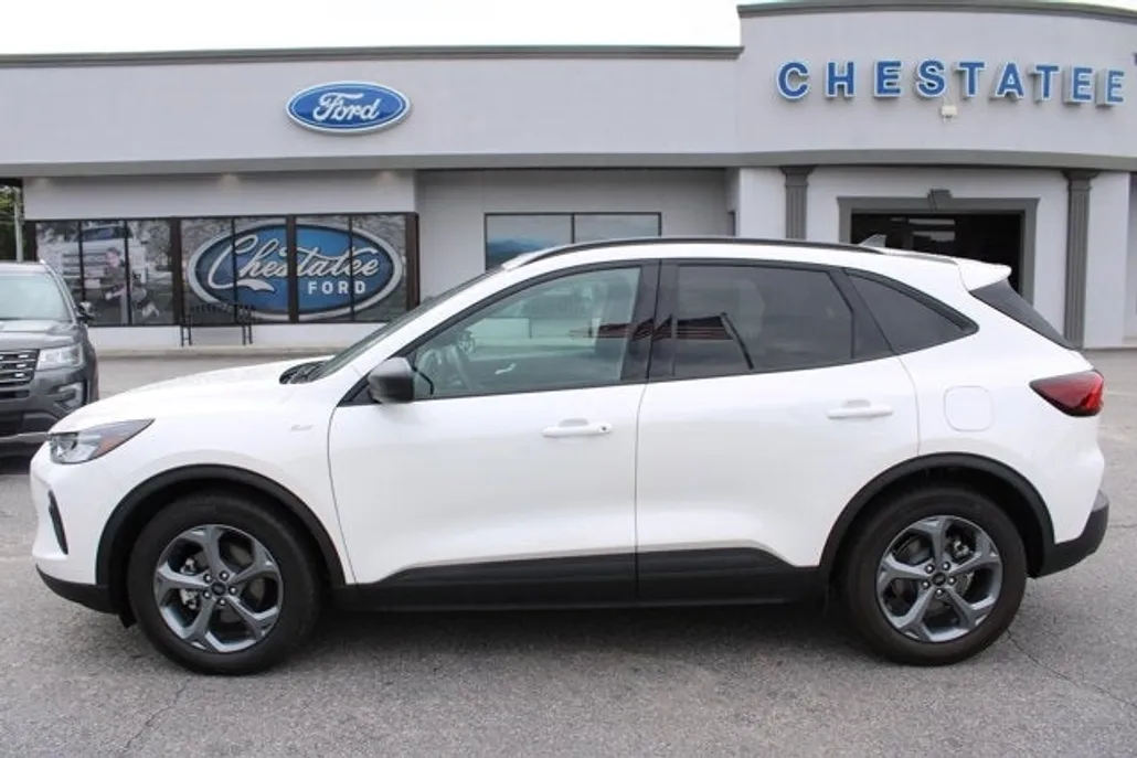 2025 Ford Escape ST-Line photo 1