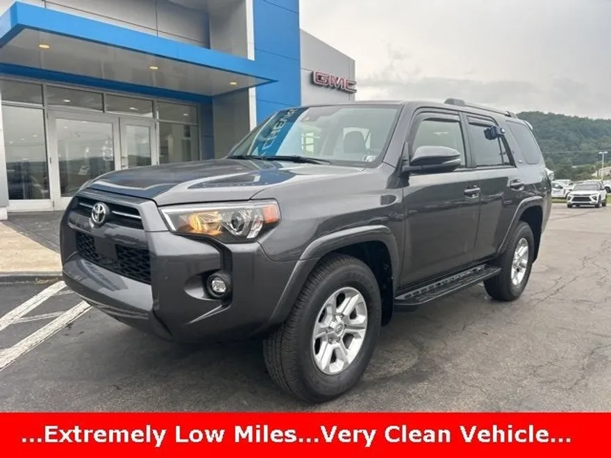 2022 Toyota 4Runner SR5 Premium photo 1