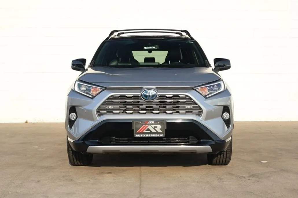 2019 Toyota RAV4 Hybrid XSE photo 1