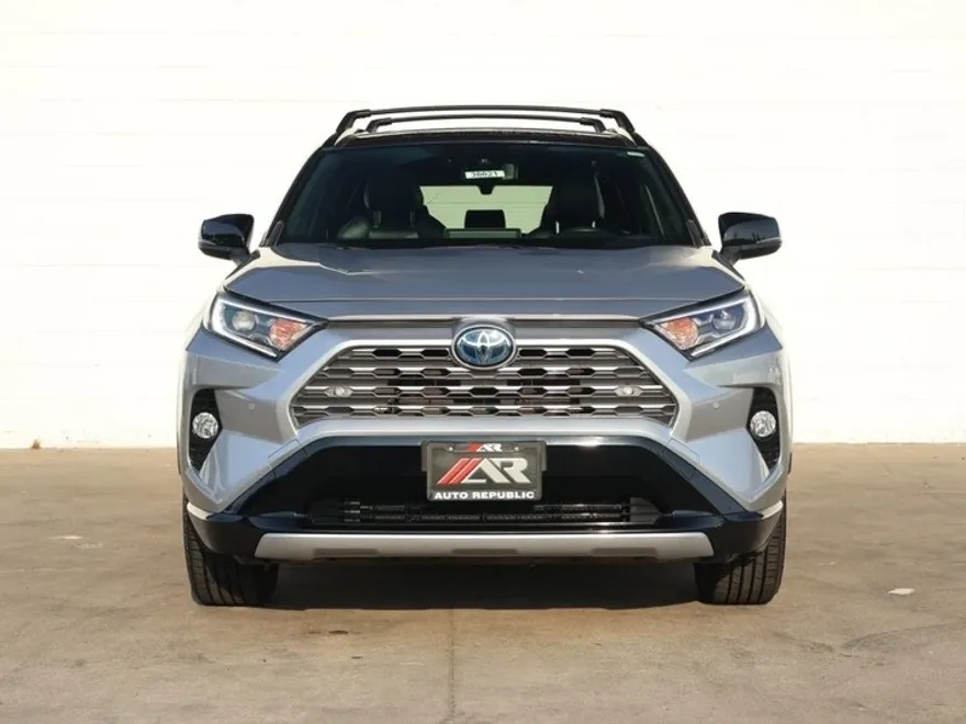 2019 Toyota RAV4 Hybrid XSE photo 1