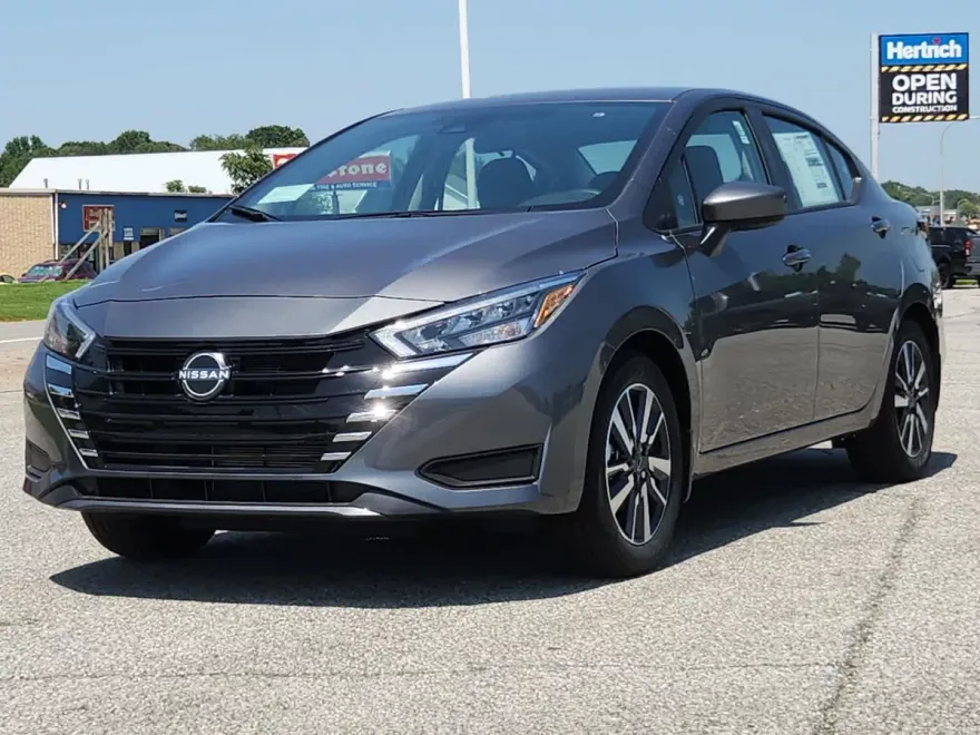 2025 Nissan Versa SV photo 1