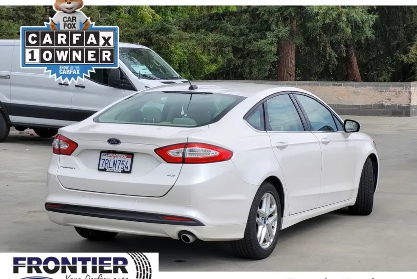 2015 Ford Fusion SE photo 1