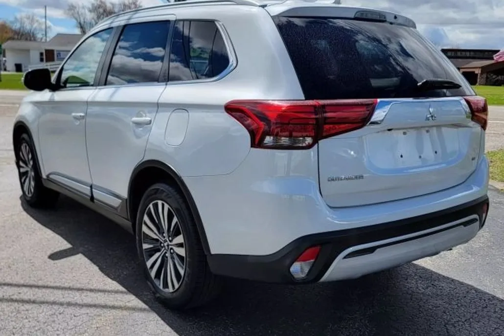 2020 Mitsubishi Outlander SEL photo 1