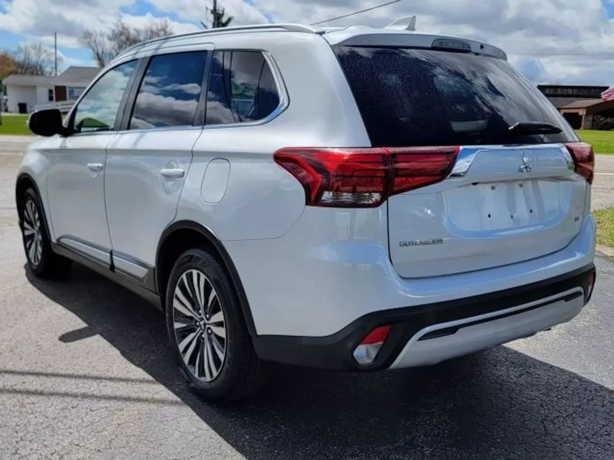 2020 Mitsubishi Outlander SEL photo 1