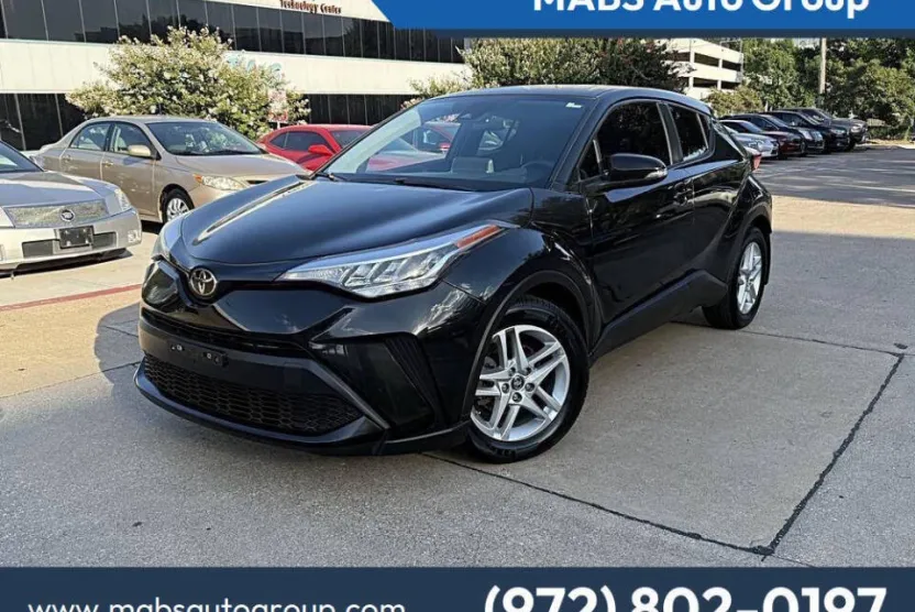2021 Toyota C-HR LE photo 1