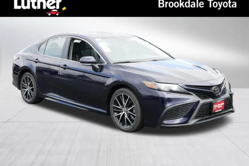 2022 Toyota Camry SE photo 1
