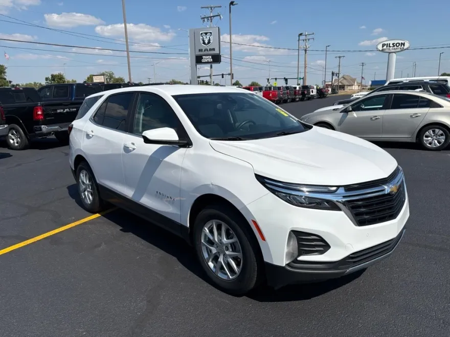 2024 Chevrolet Equinox LT photo 1
