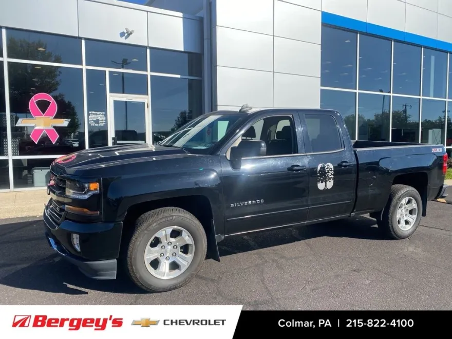 2017 Chevrolet Silverado 1500 LT photo 1
