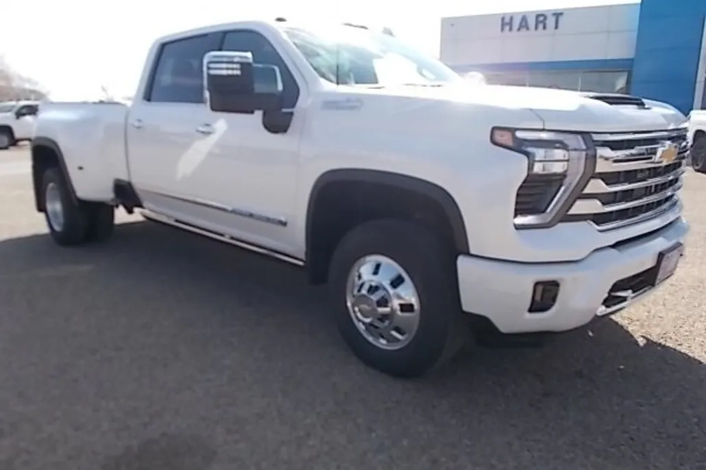 2025 Chevrolet Silverado 3500HD High Country photo 1