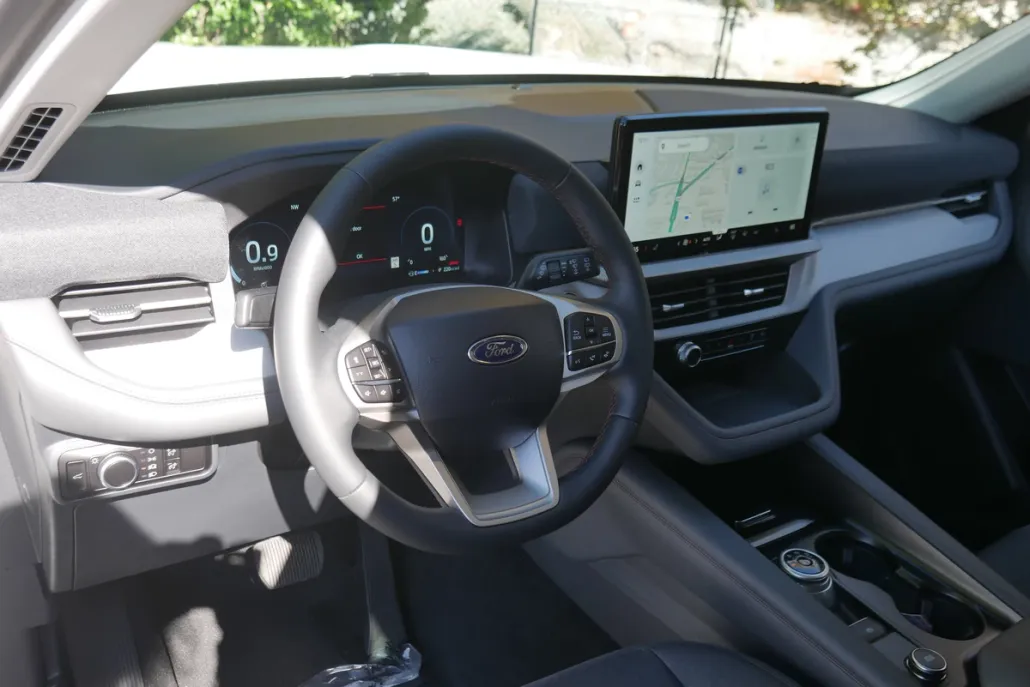 2025 Ford Explorer photo 1