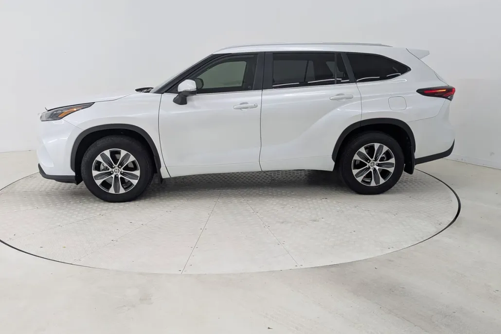 2024 Toyota Highlander Hybrid XLE photo 1