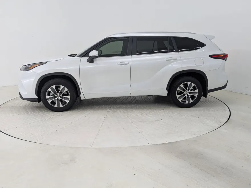 2024 Toyota Highlander Hybrid XLE photo 1
