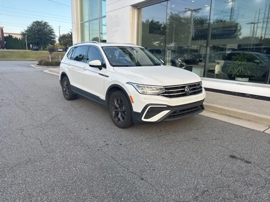 2022 Volkswagen Tiguan SE photo 1