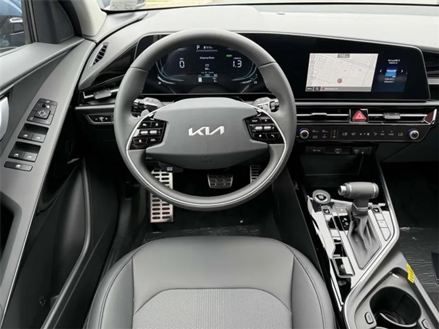 2025 Kia Niro EX Touring photo 1