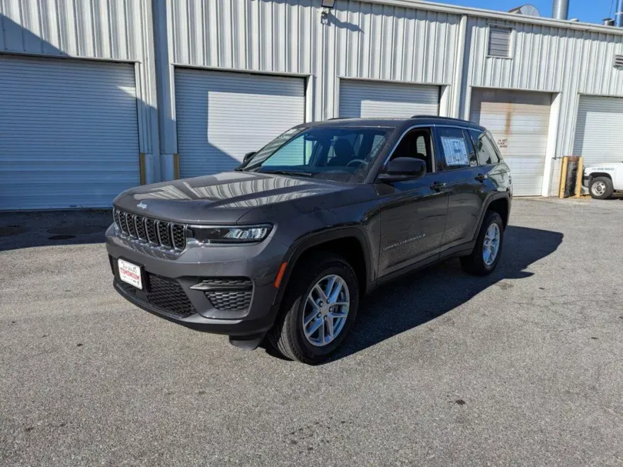 2025 Jeep Grand Cherokee Laredo X photo 1