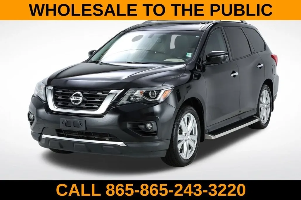 2018 Nissan Pathfinder SL photo 1
