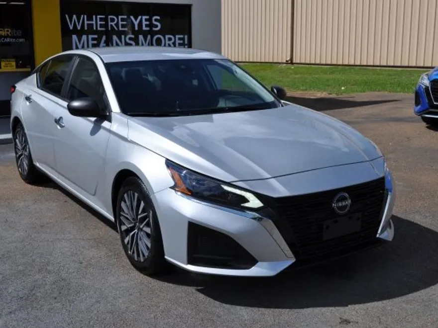 2024 Nissan Altima 2.5 SV photo 1