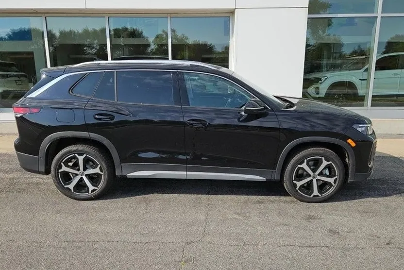 2025 Volkswagen Tiguan SE photo 1