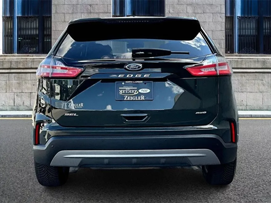 2022 Ford Edge SEL photo 1