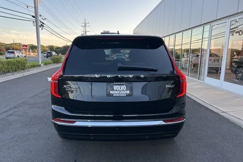 2025 Volvo XC90 Plus photo 1