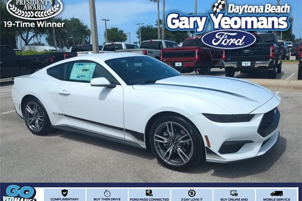 2025 Ford Mustang photo 1