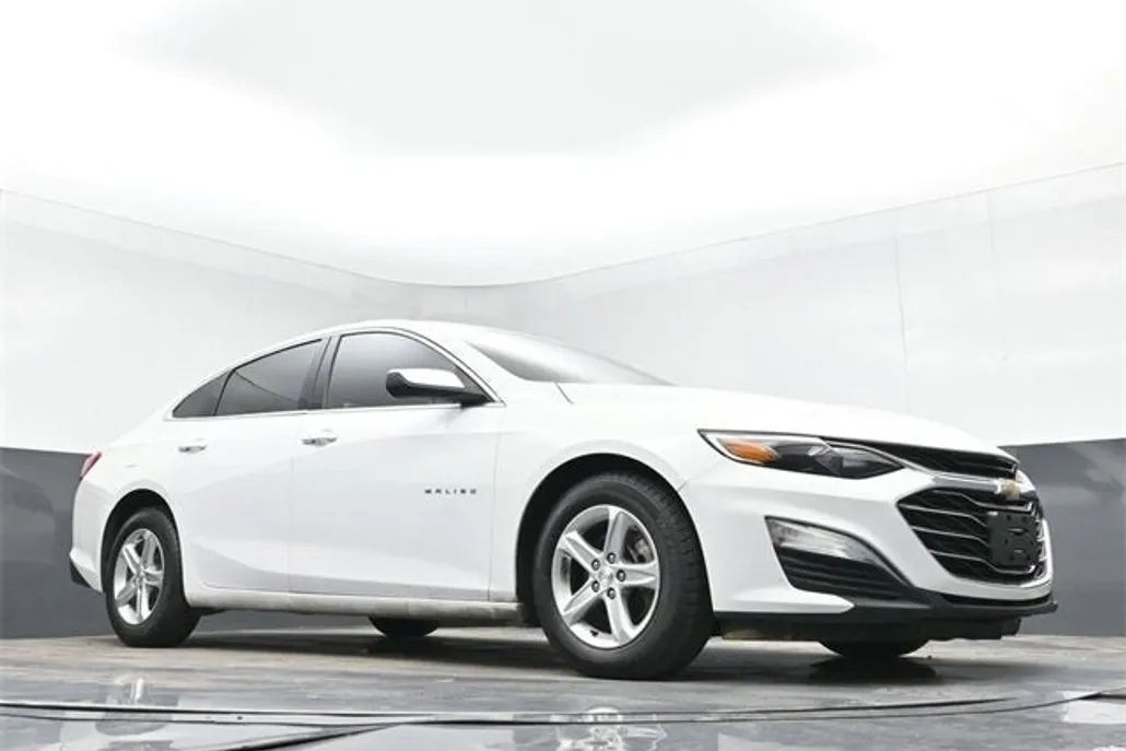 2021 Chevrolet Malibu LS photo 1