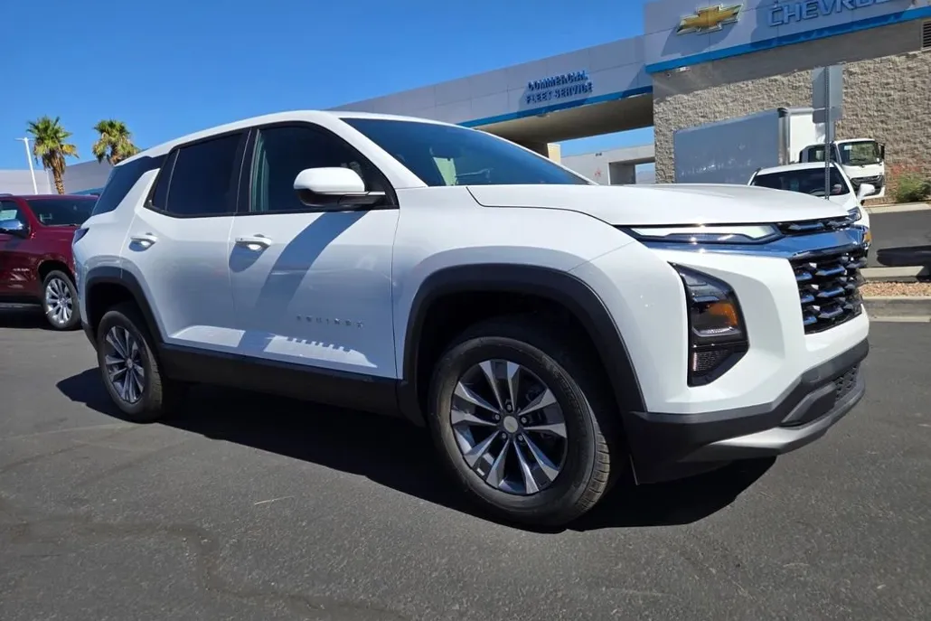 2026 Chevrolet Equinox LT photo 1