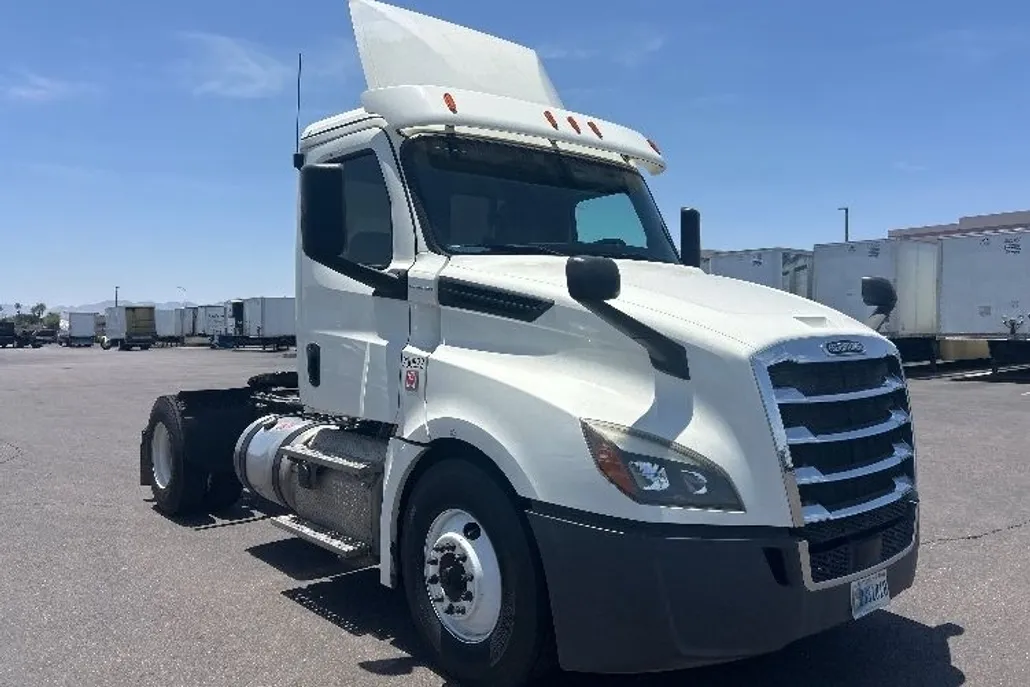 2019 Freightliner Cascadia 126" Day cab photo 1