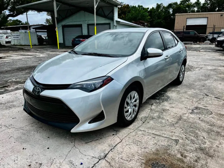 2017 Toyota Corolla LE photo 1