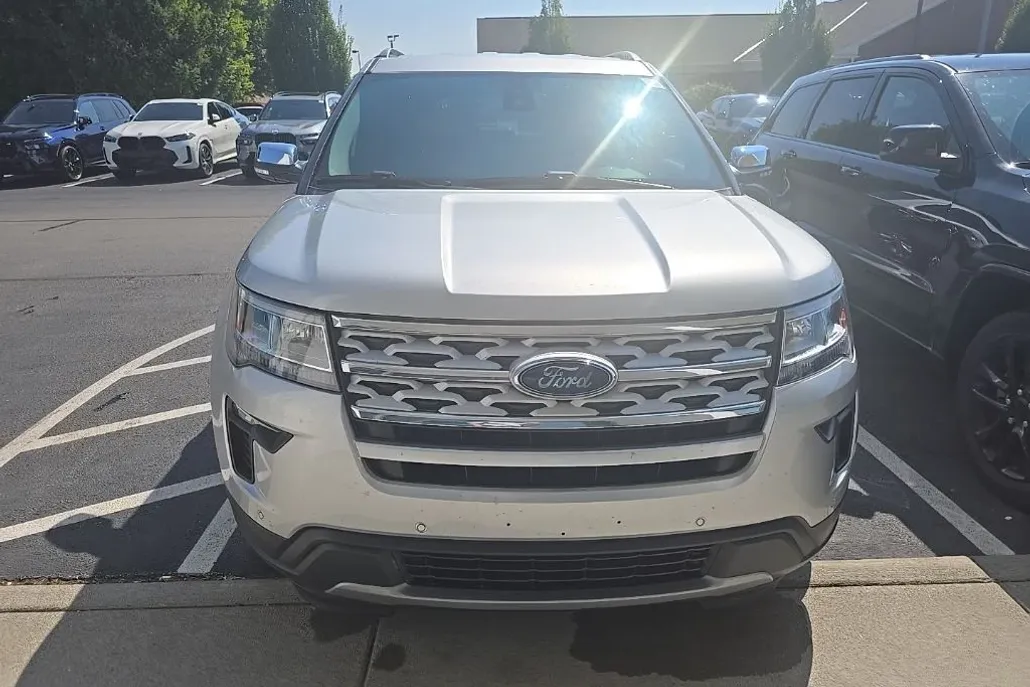 2019 Ford Explorer XLT photo 1