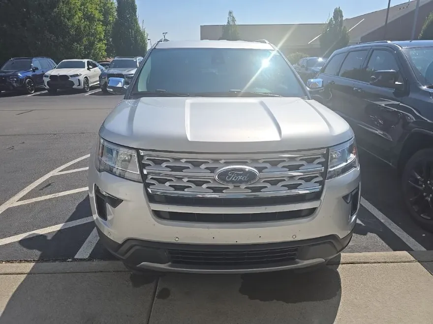 2019 Ford Explorer XLT photo 1