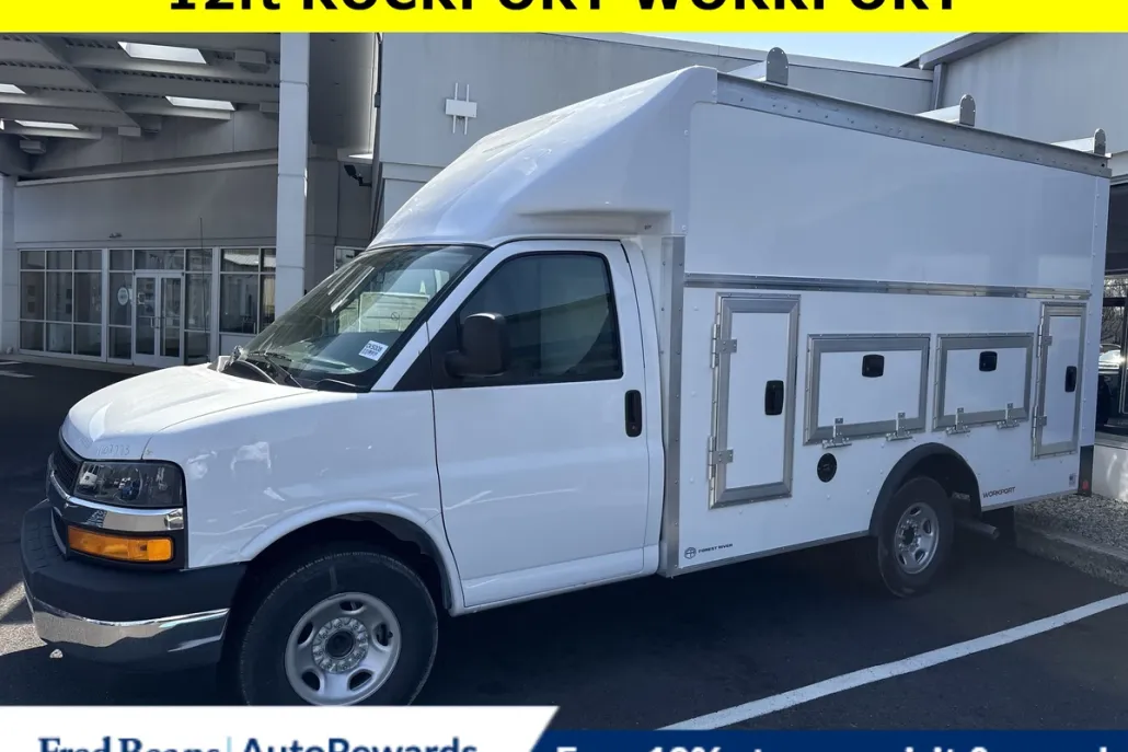 2025 Chevrolet Express 3500 Cutaway Van photo 1