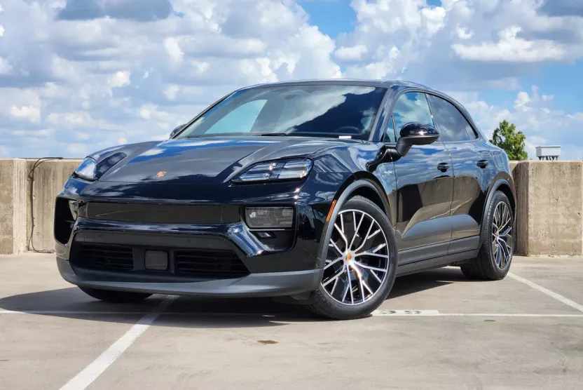 2025 Porsche Macan Electric photo 1