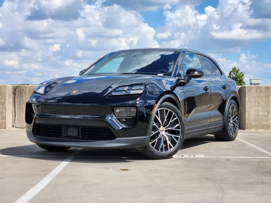 2025 Porsche Macan Electric photo 1