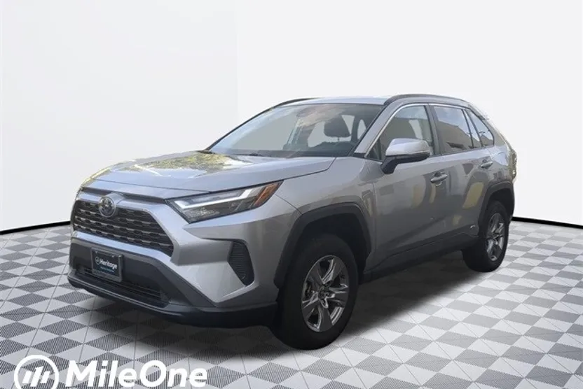 2024 Toyota RAV4 Hybrid XLE photo 1
