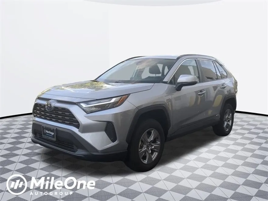 2024 Toyota RAV4 Hybrid XLE photo 1