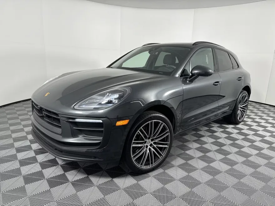 2025 Porsche Macan T photo 1