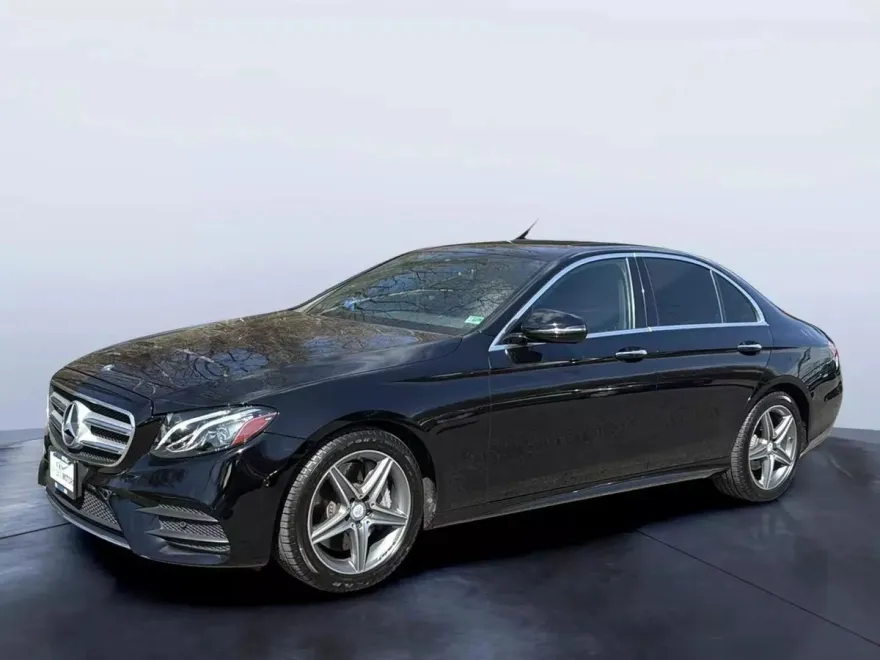 2017 Mercedes Benz E 300 4MATIC Sedan photo 1