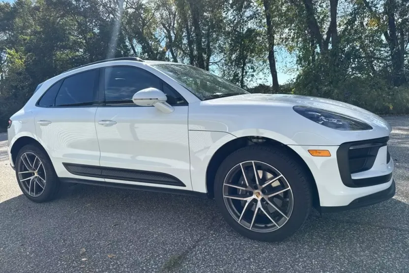 2025 Porsche Macan T photo 1