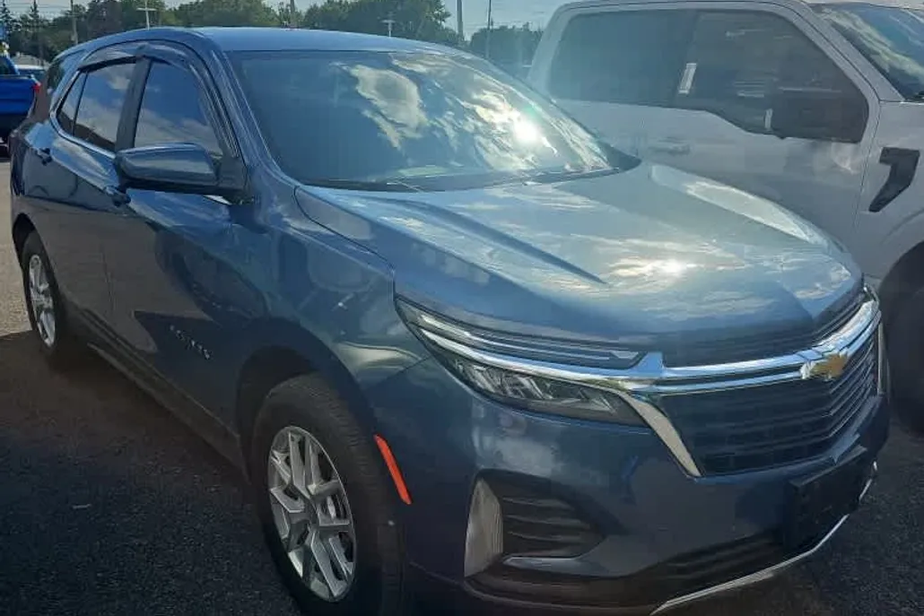 2024 Chevrolet Equinox LT photo 1